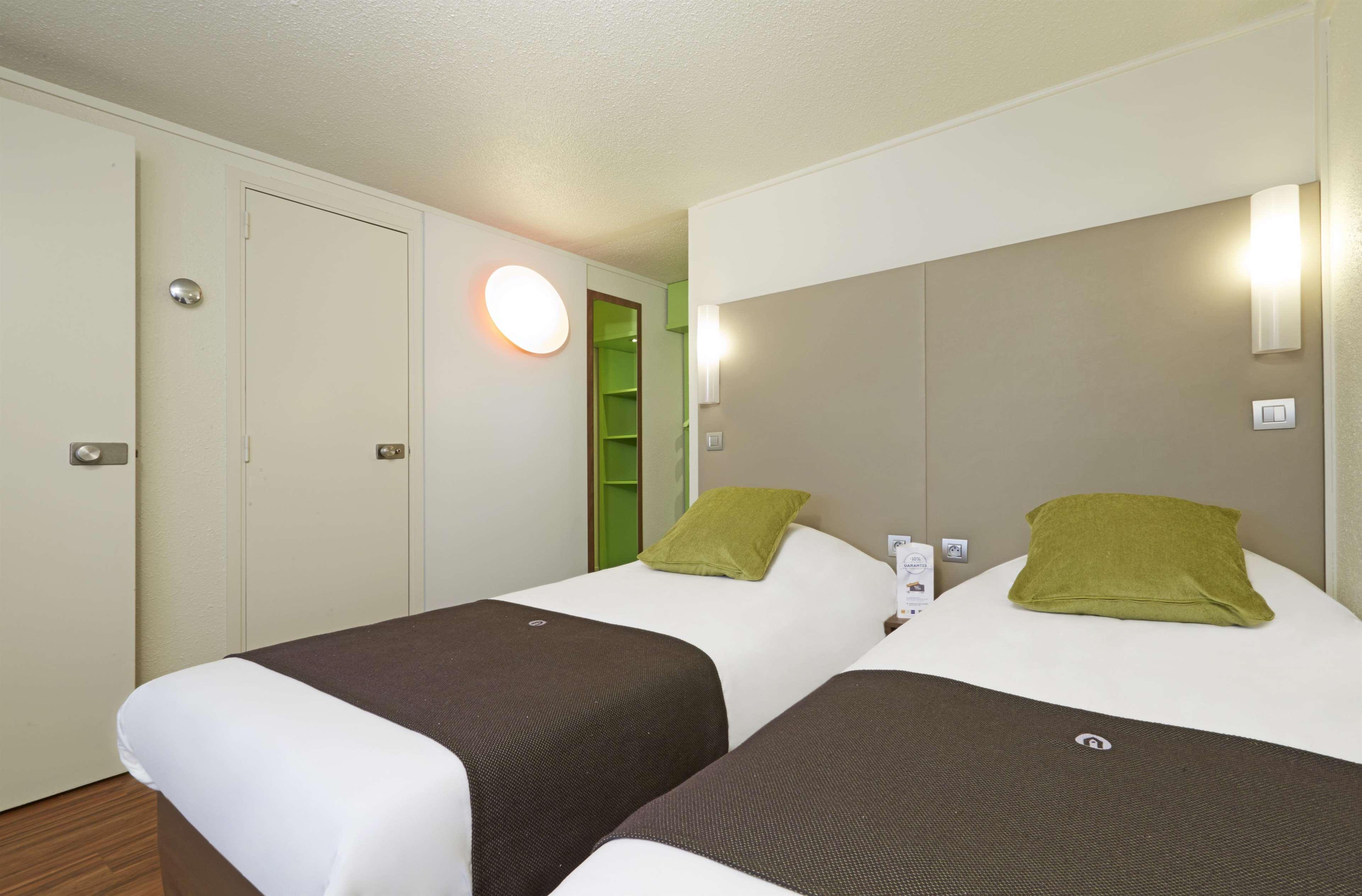 Campanile Le Mans Est Hotel Exterior foto